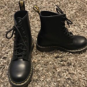 DOC MARTEN BOOTS